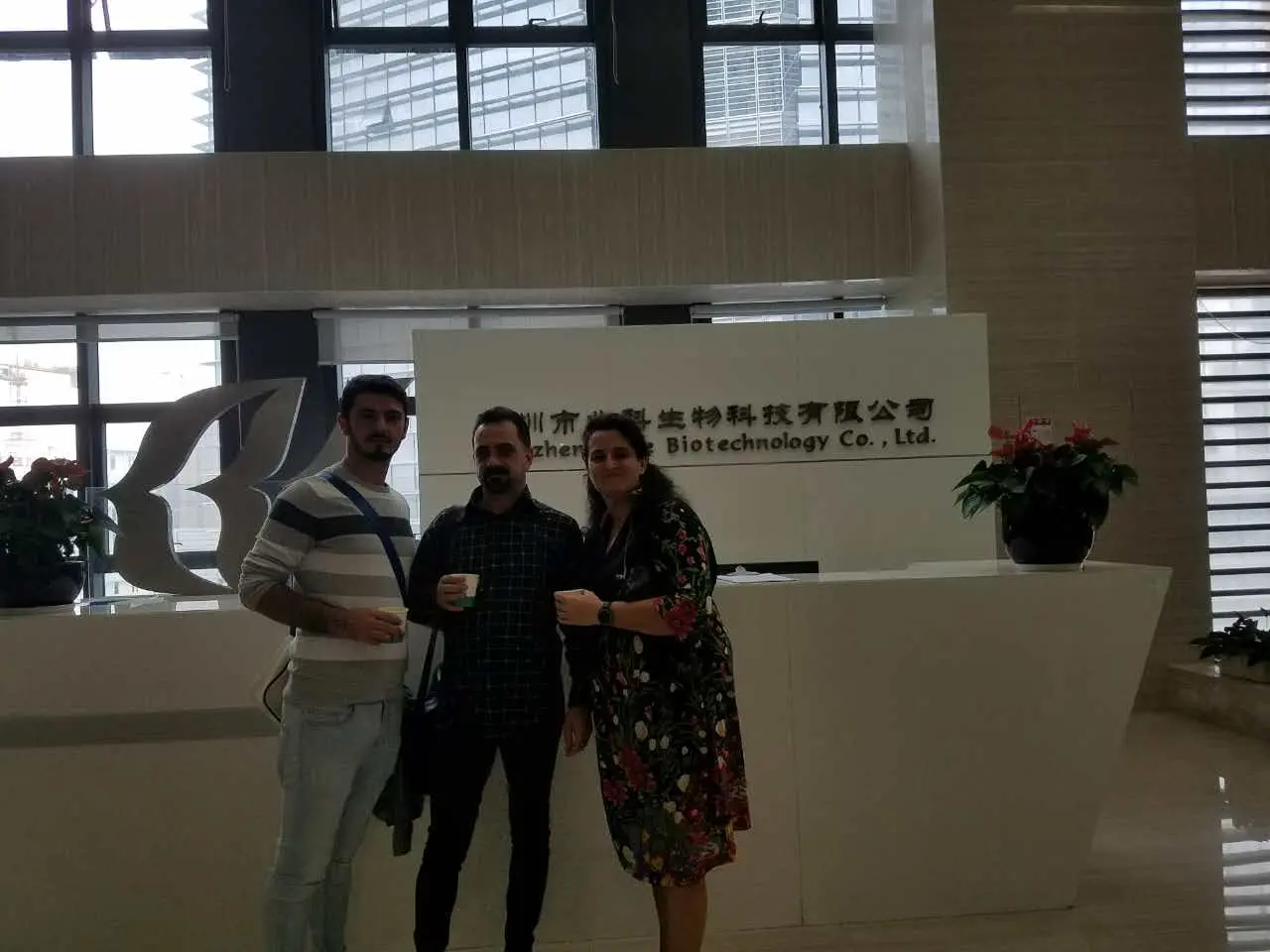 Romanian patient Ovidiu Simion and Representive Alina in the Beike Head office